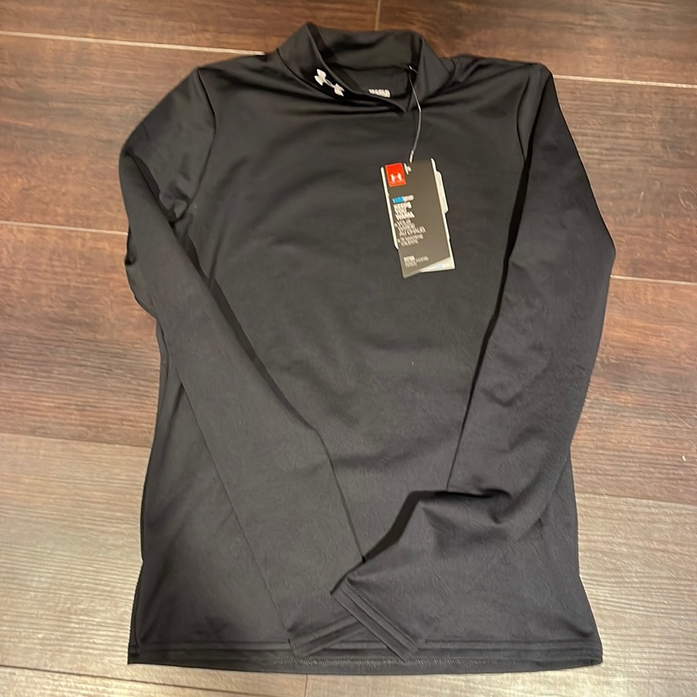 UA fitted cold gear top